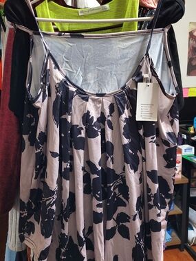 Suvimuga Spaghetti Strap Floral Print Slip Shirt in Grey and Black